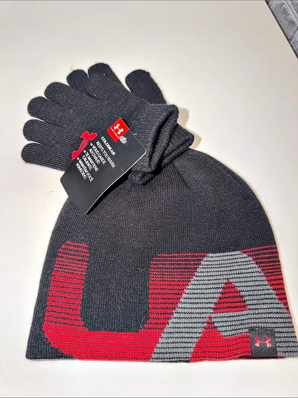 NWT Under Armour ColdGear Beanie and Gloves Set Black & Red Medium